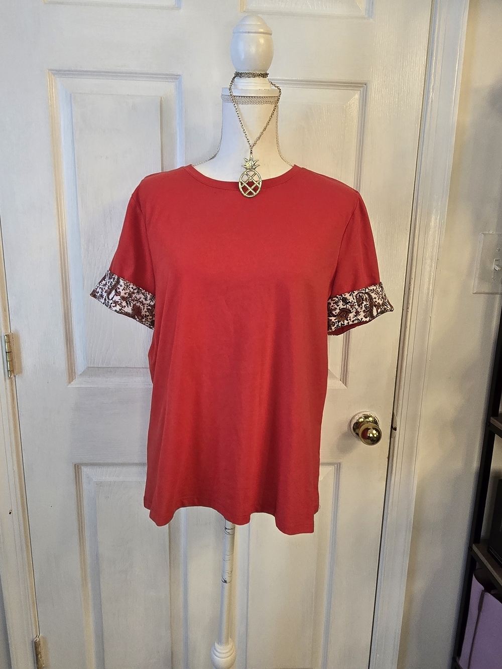 Zara XL Red Short Sleeve Tee with Printed Paisley Cuff Detail Feminine Floral